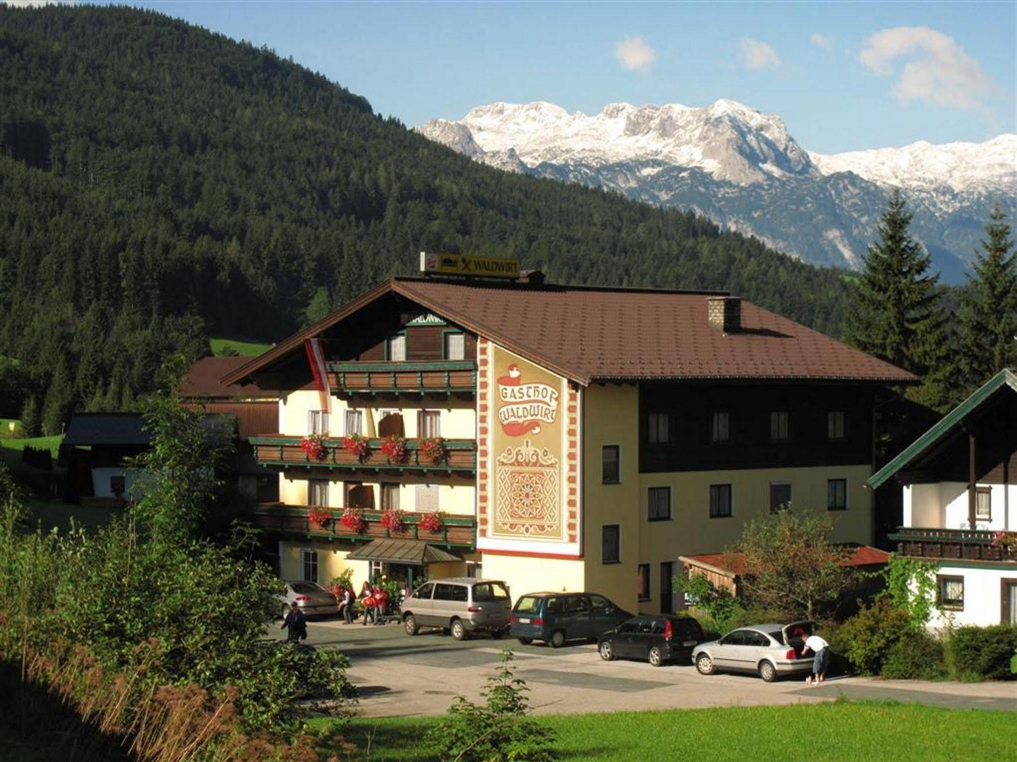 Gasthof Waldwirt Russbach am Pass Gschütt Exterior photo